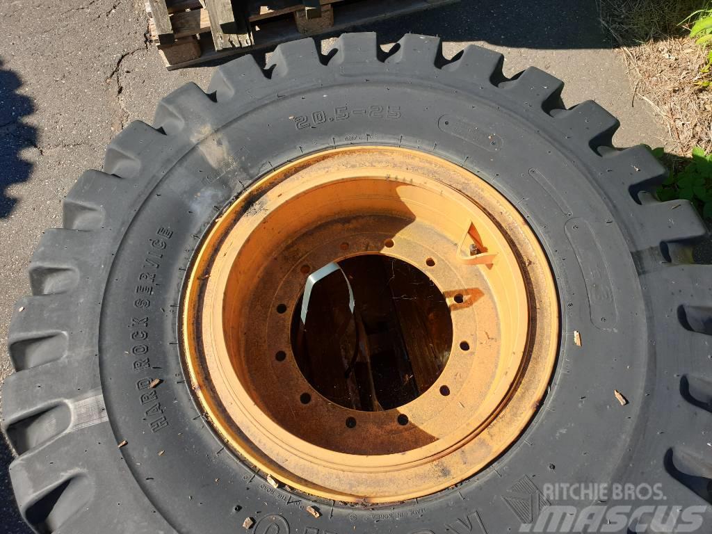 Kuhmo Loader tire 20.5-25 Däck, hjul och fälgar