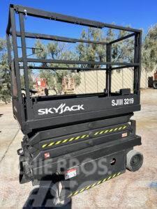 SkyJack SJIII3219 Saxliftar
