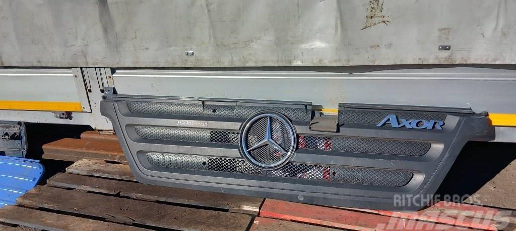 Mercedes-Benz Axor 1824 9448800085 GRILL Hytter och interiör