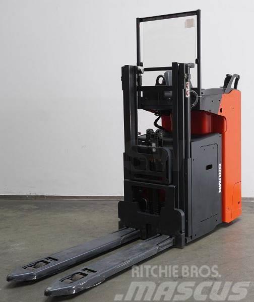 Linde D 12 S 1164 Self propelled stackers