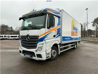 Mercedes-Benz Actros 1836 Box truck with tail lift