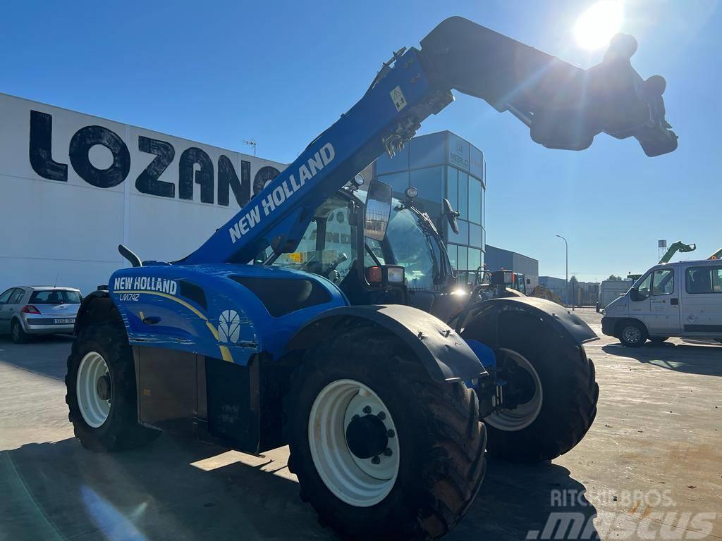 New Holland LM7.42 ELITE Telehandlers for agriculture
