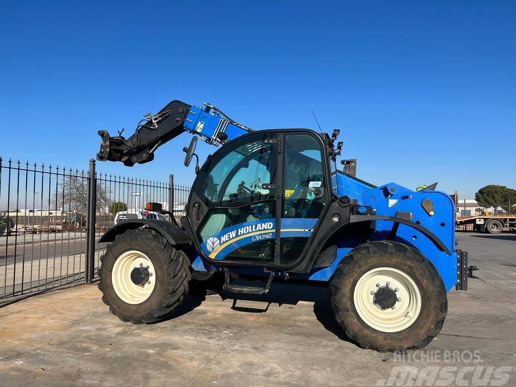 New Holland LM7.42 ELITE Telehandlers for agriculture