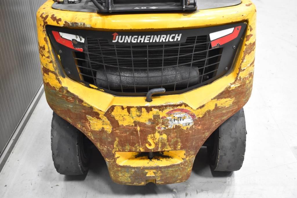 Jungheinrich TFG 425s LPG trucks