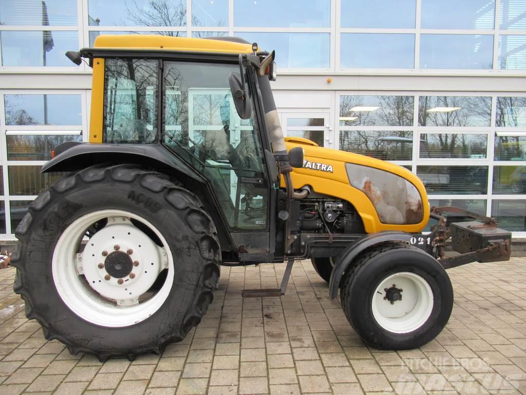 Valtra A75 4x2 + Fronthef Tractors
