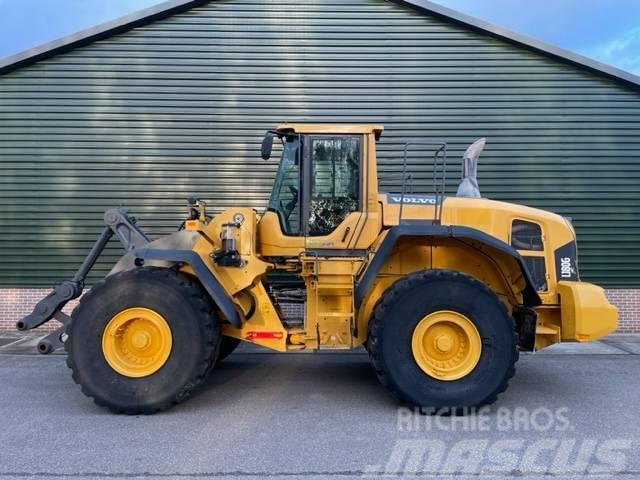 Volvo L 180 G with bucket Wheel loaders