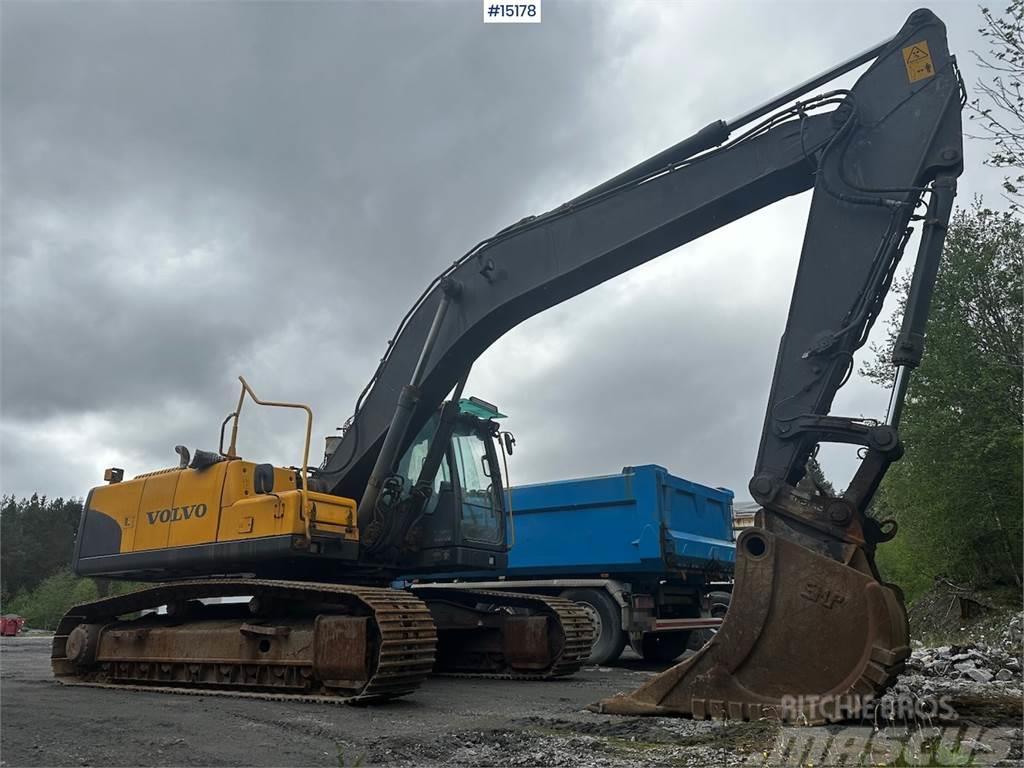Volvo EC240 Tracked digger w/ tilt and Digger bucket. Crawler excavators