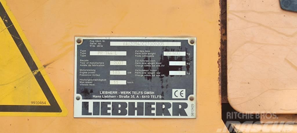 Liebherr PR 744 L Crawler dozers