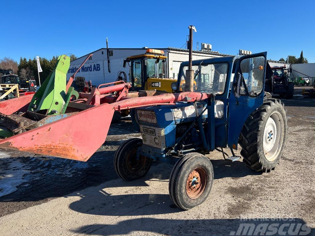 Ford 4000 med Ålö lastare Tractors