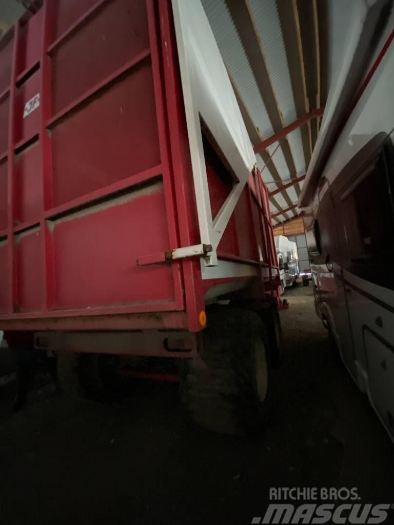 Metsjö Hackvagn JF Self loading trailers