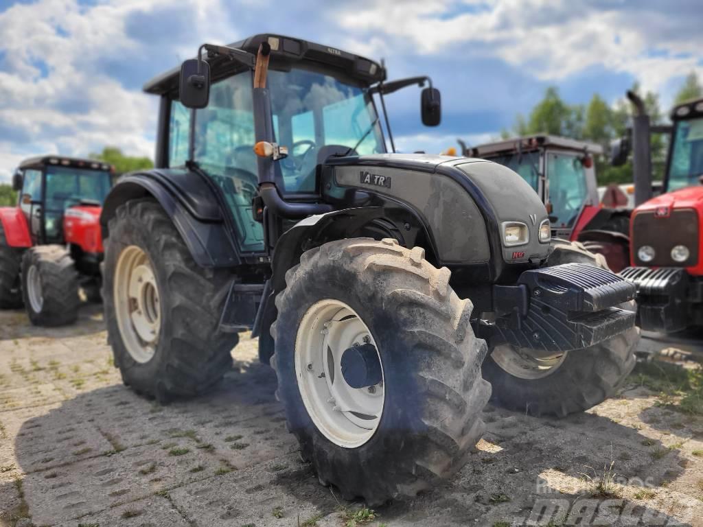Valtra N121 Tractors