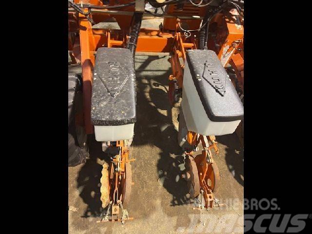 Kuhn PLANTER 10 RANGS Other sowing machines and accessories