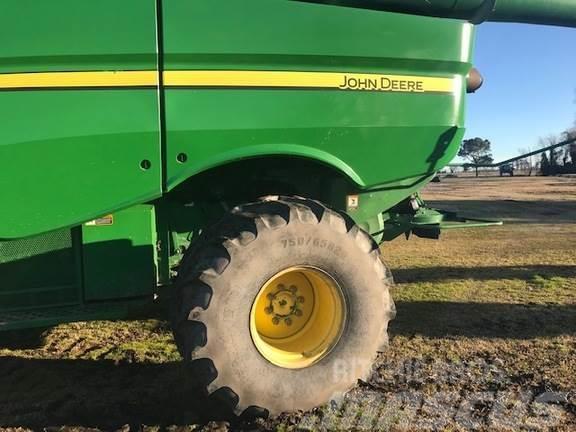 John Deere S690 Combine harvesters