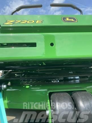 John Deere Z720E Zero turn mowers