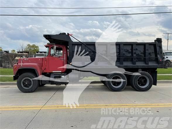 Mack RD686SX Tipper trucks