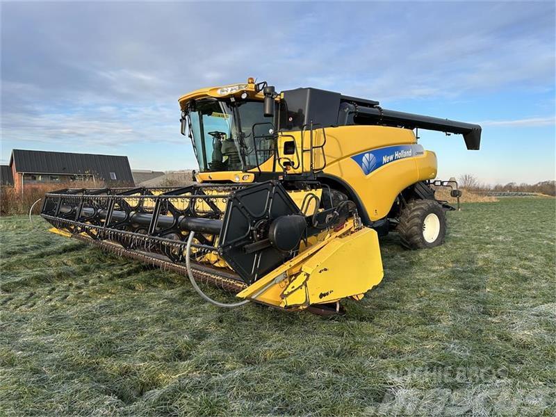 New Holland CR9080 SLH Combine harvesters