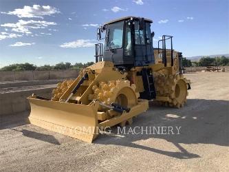 CAT 815