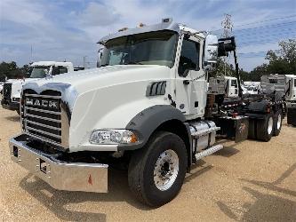 Mack GR64B