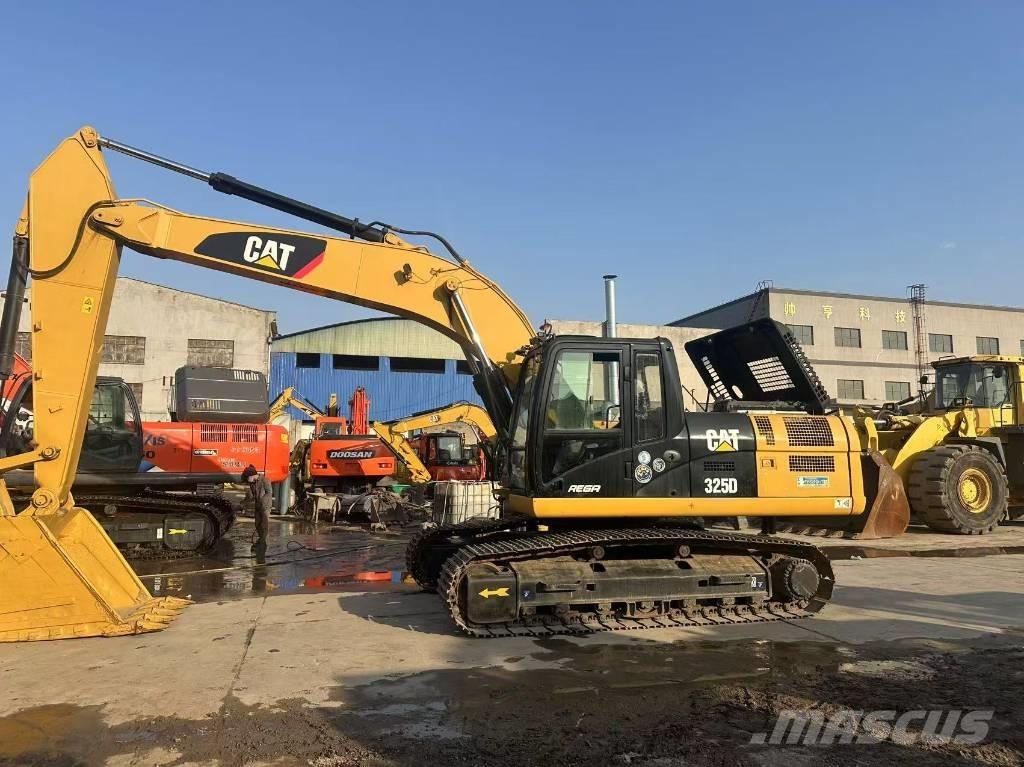 CAT 325 D Bandgrävare