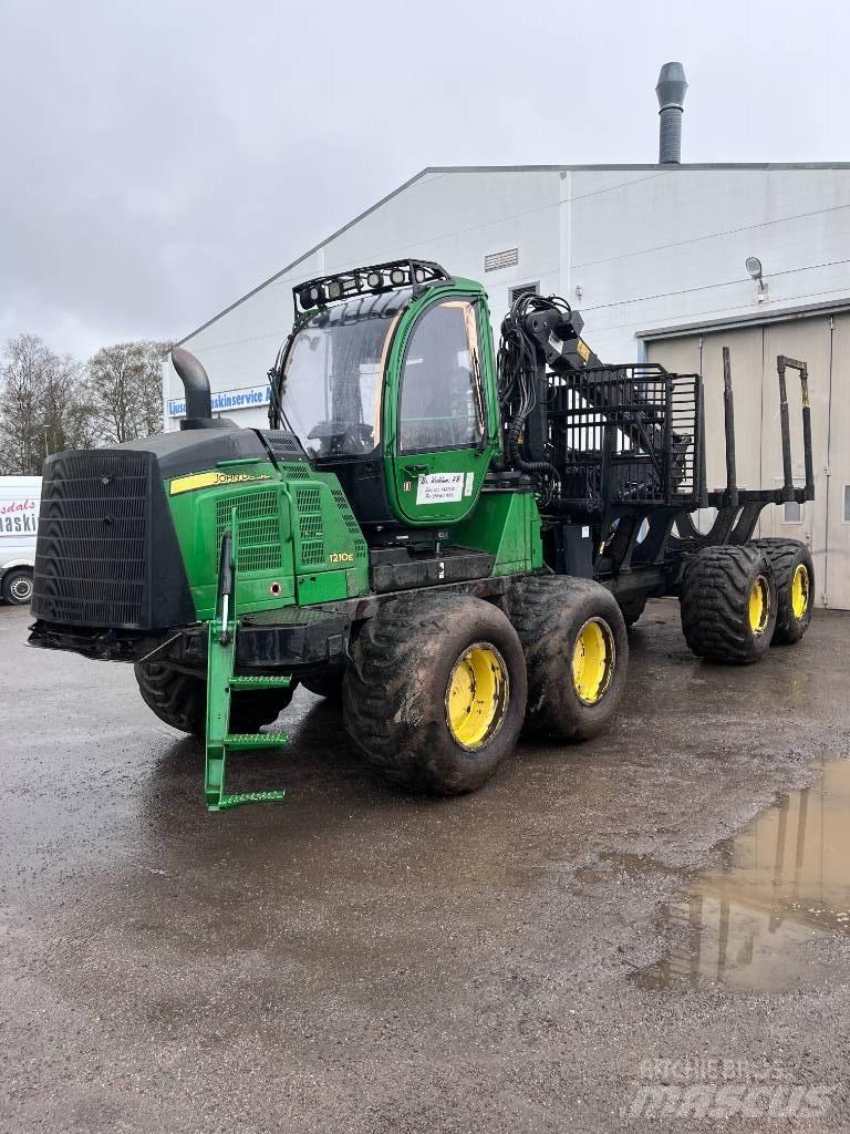 John Deere 1210 E Skotare