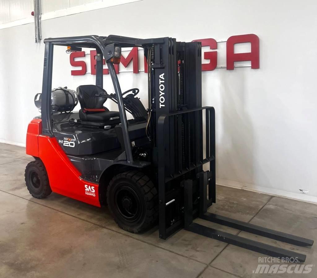 Toyota 10831 8FGF20 Gasolmotviktstruckar