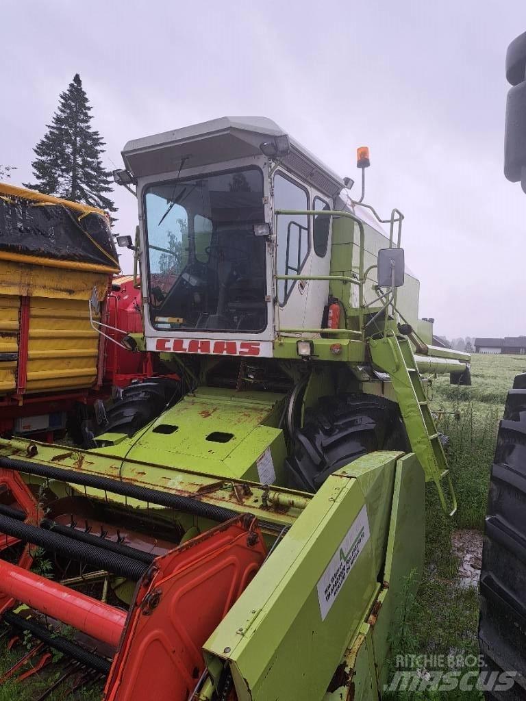 CLAAS Dominator 68 Skördetröskor