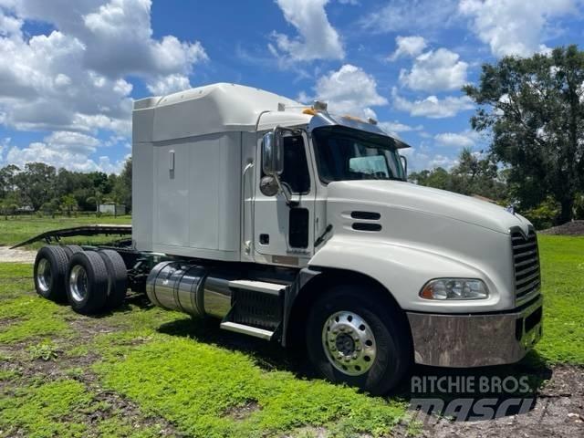 Mack CXU613 Pinnacle Dragbilar