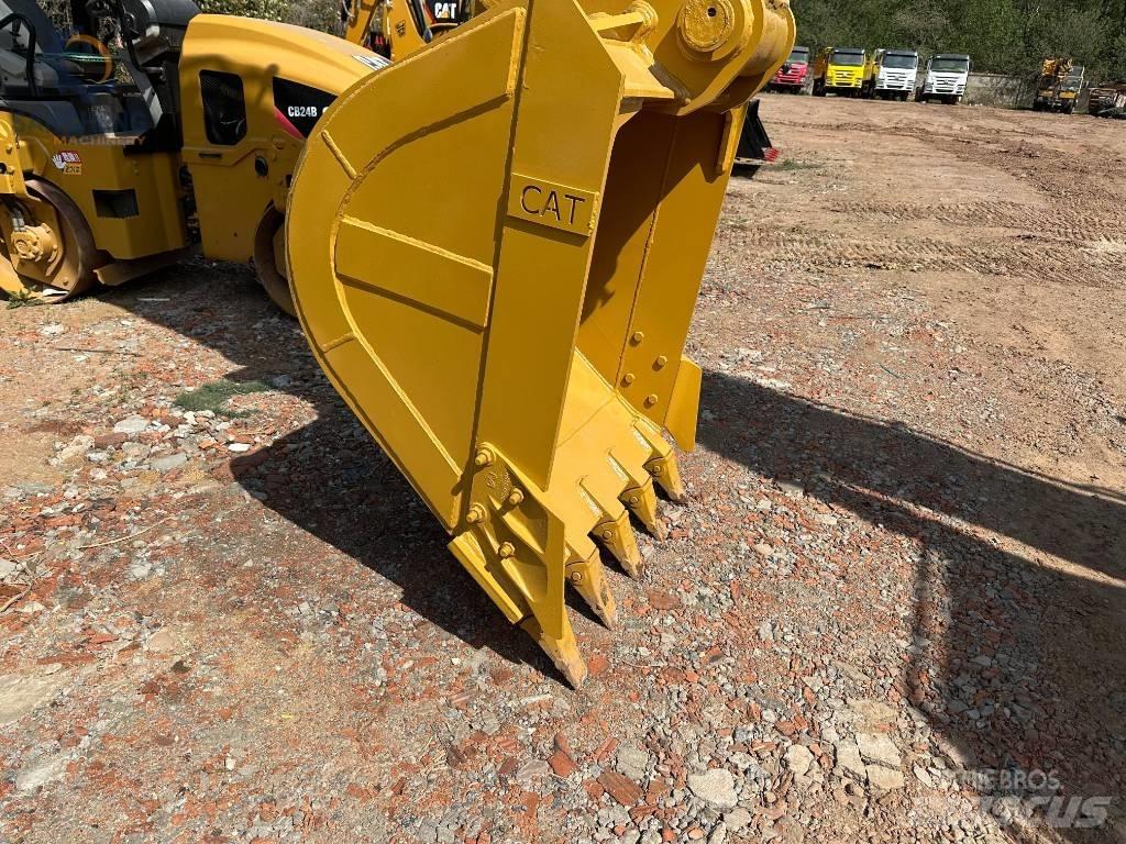 CAT 320 B L Bandgrävare