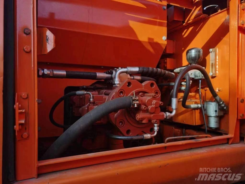 Doosan DH 220 Bandgrävare