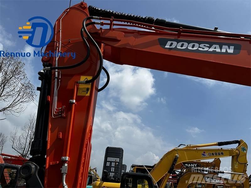Doosan DX 225 LC-9C Bandgrävare