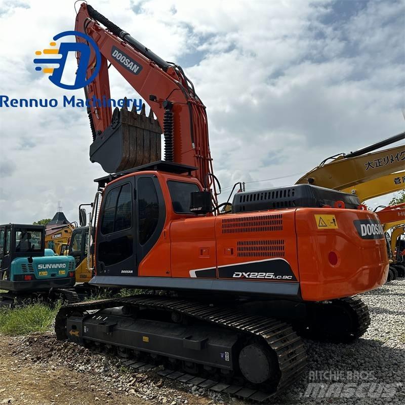 Doosan DX 225 LC-9C Bandgrävare