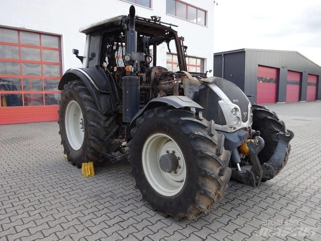 Valtra N123  seat Hytter och interiör