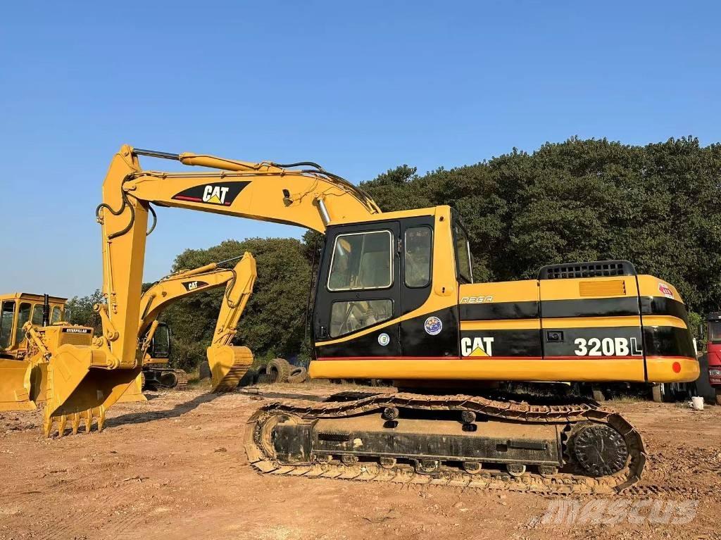 CAT 320 B L Bandgrävare