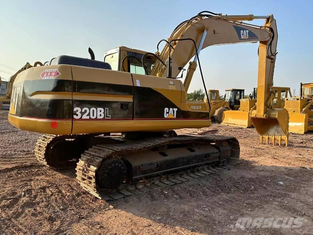 CAT 320 B L Bandgrävare