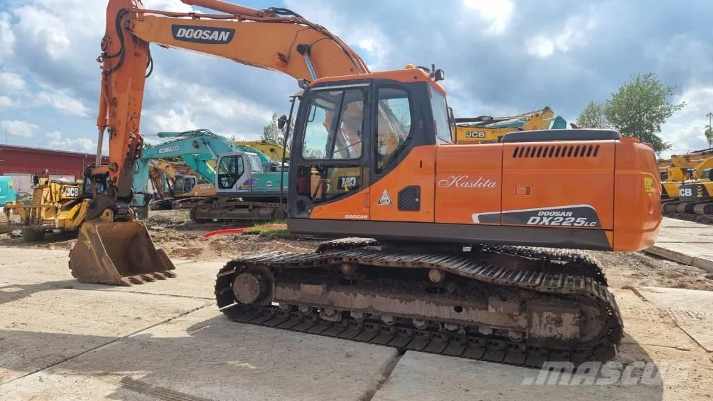 Doosan DX 225 LC Bandgrävare