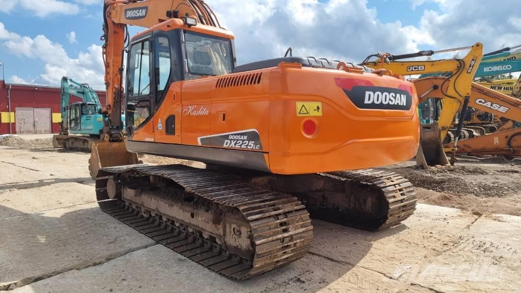 Doosan DX 225 LC Bandgrävare