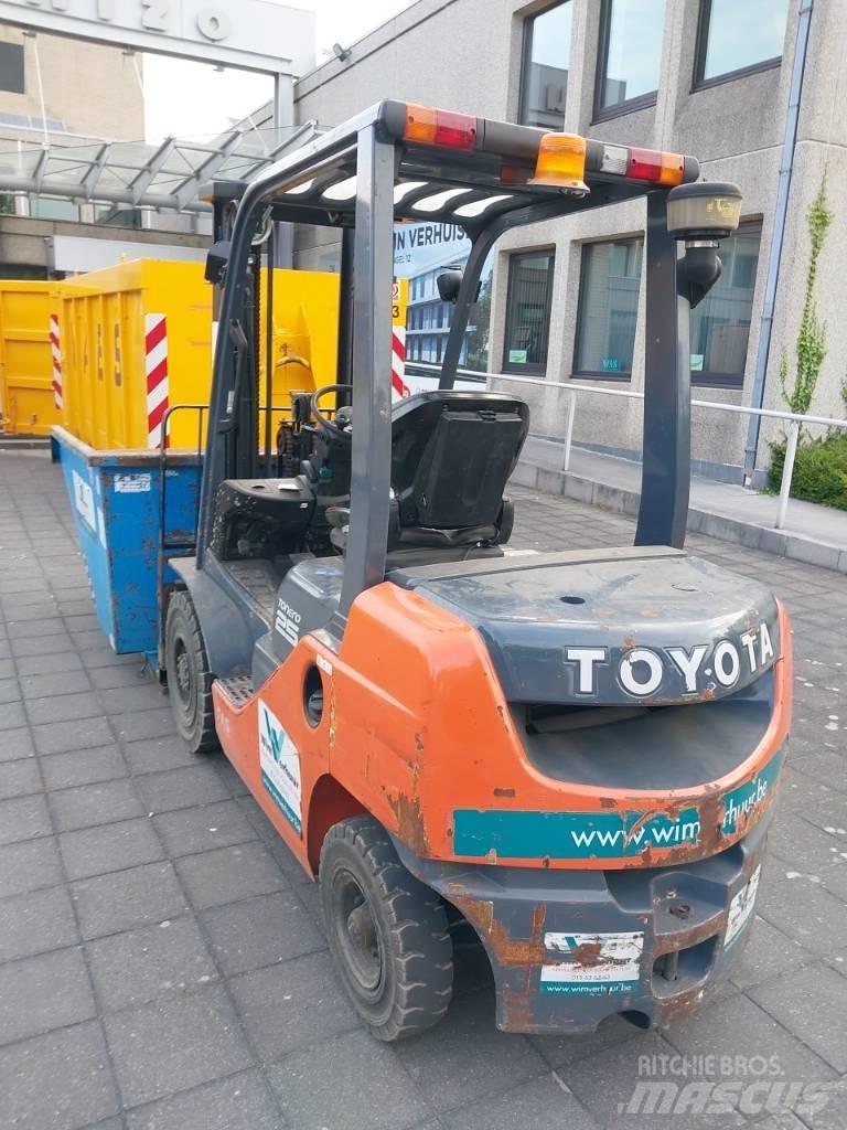 Toyota 8 FDF 25 Dieselmotviktstruckar