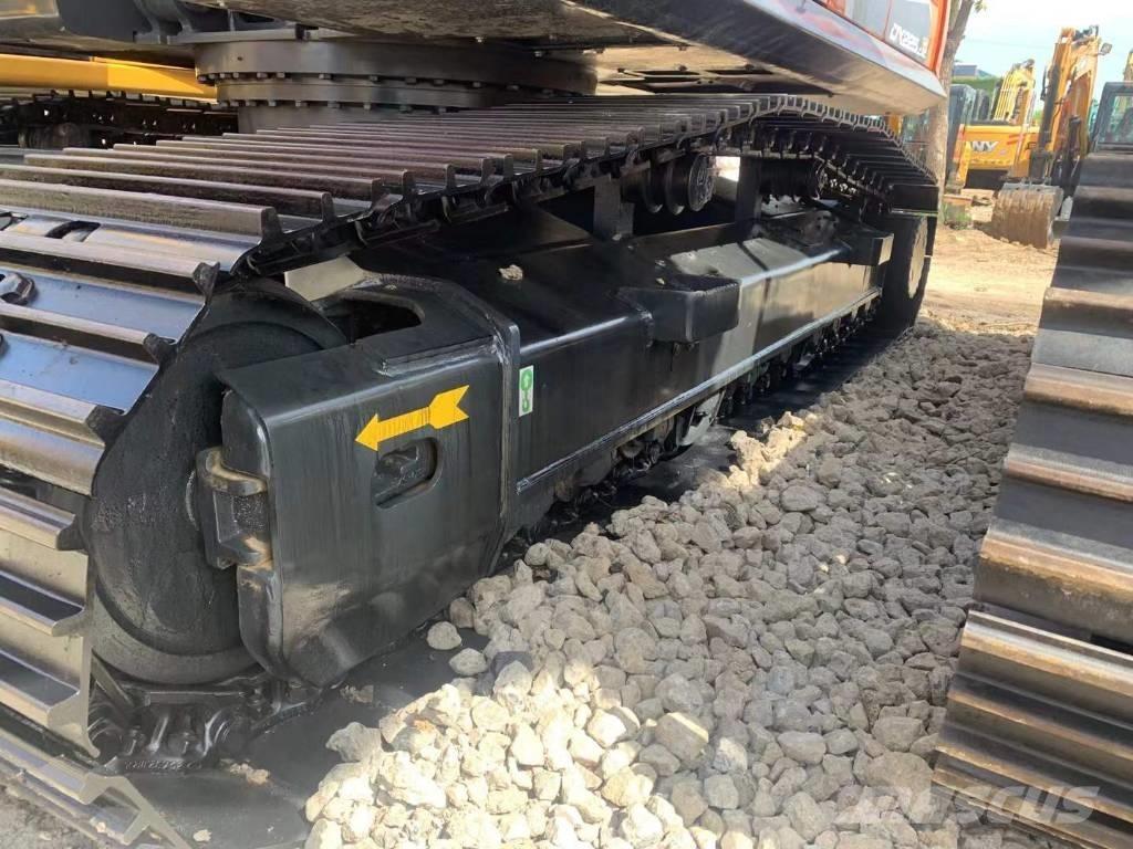 Doosan DX 225 Bandgrävare
