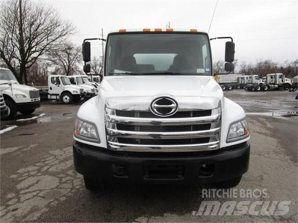Hino 338 Slamsugningsbil