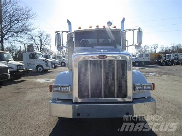 Peterbilt 365 Slamsugningsbil