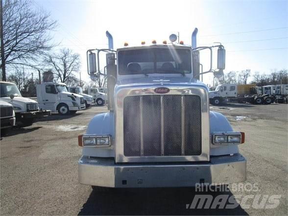 Peterbilt 365 Slamsugningsbil