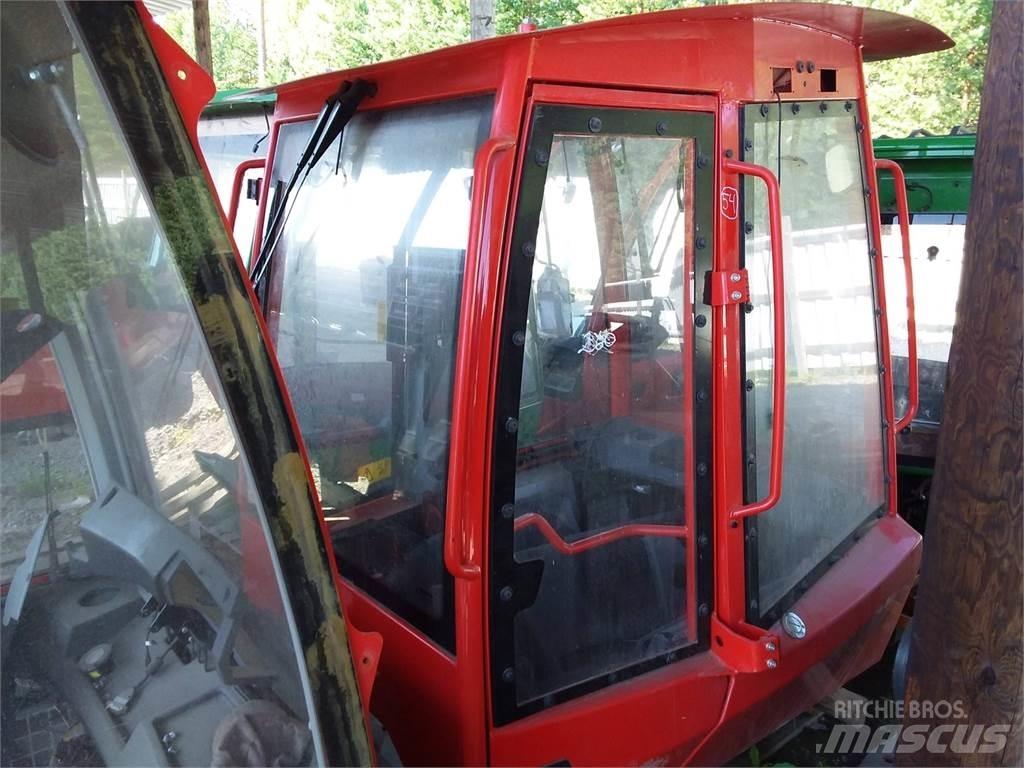 Komatsu 895 Hytter och interiör