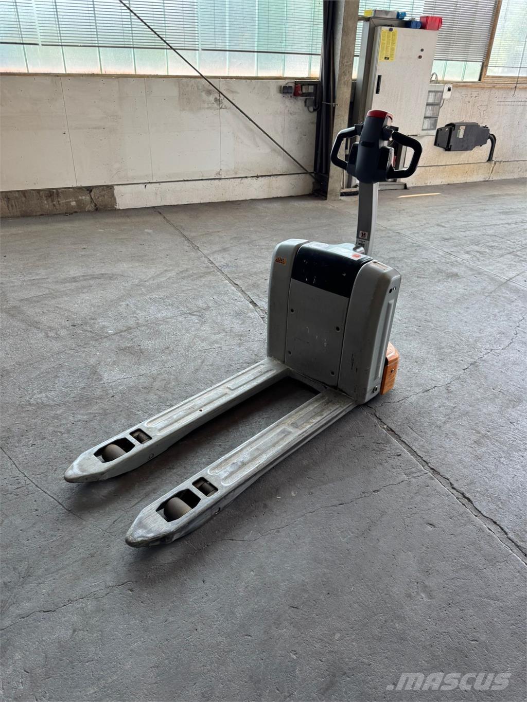 Still ECH 15 Staplare-led