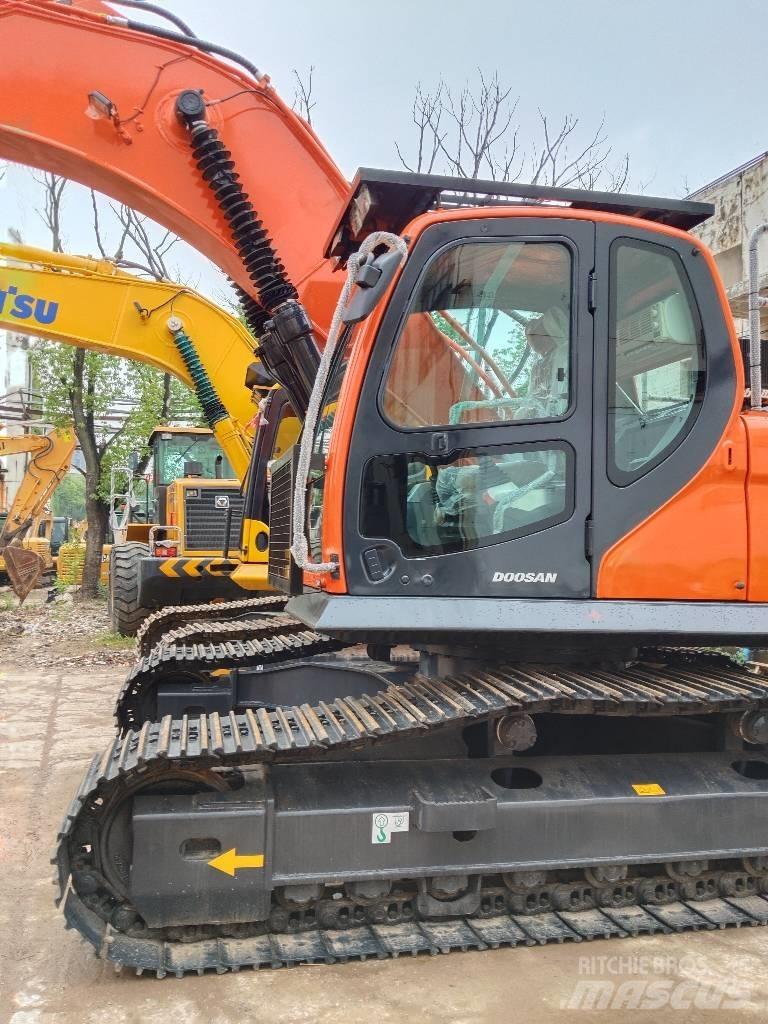 Doosan DX300 Bandgrävare