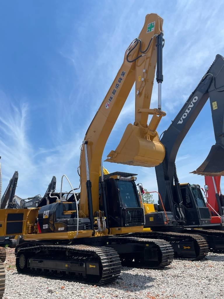 CAT 323 Bandgrävare