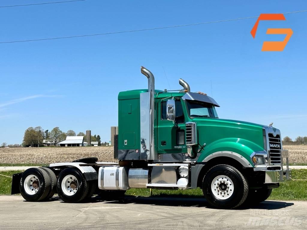 Mack TD713 Övriga bilar