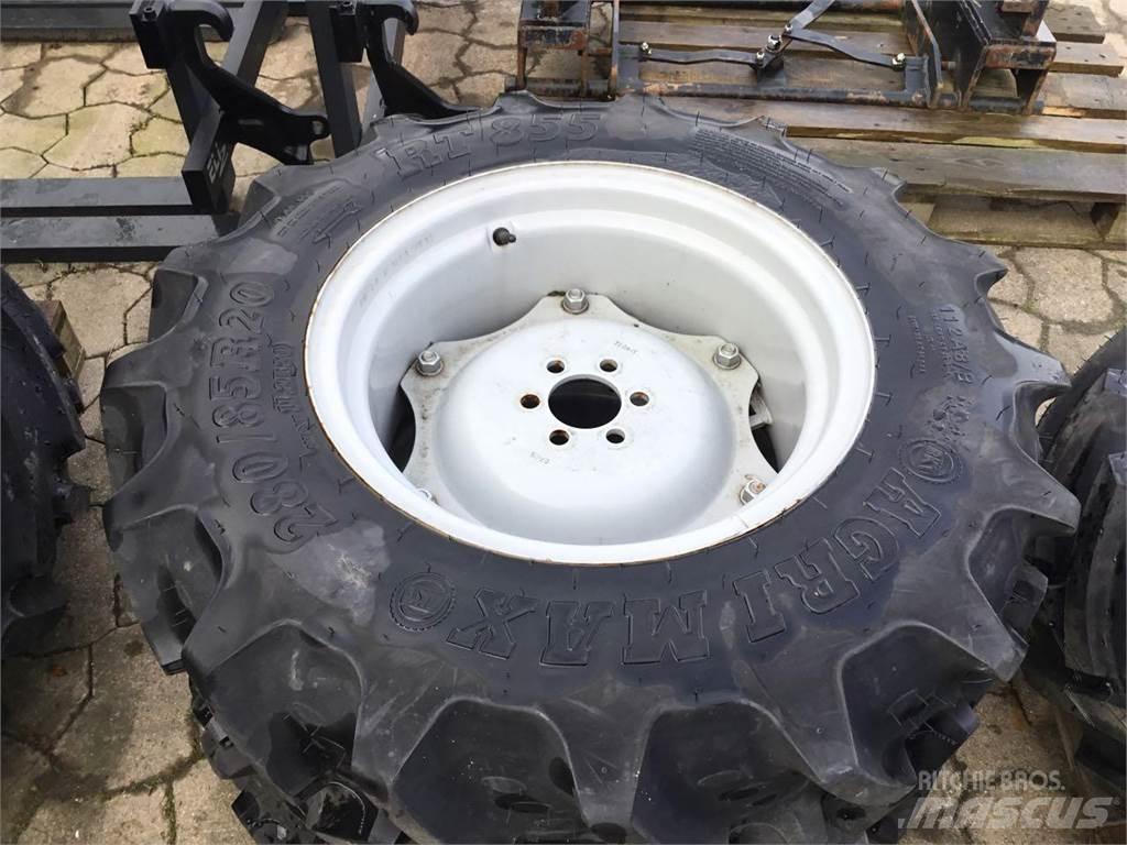 BKT 280/85R20 Däck, hjul och fälgar