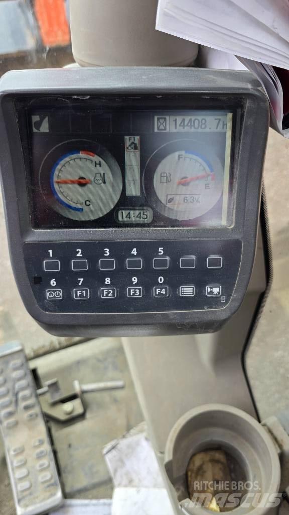 Hitachi ZX225USRLC-3 Bandgrävare