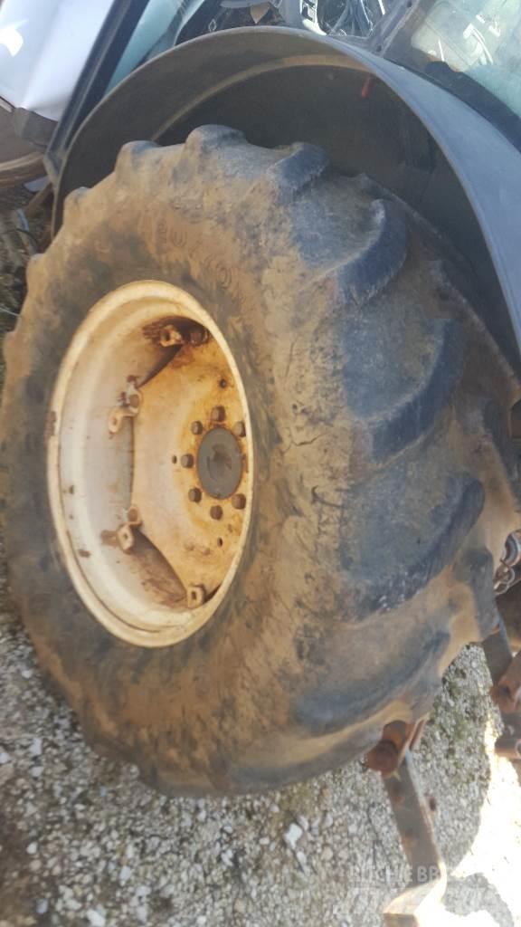  Pneus 420/70R24 Däck, hjul och fälgar