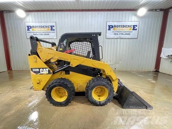 CAT 242D Kompaktlastare